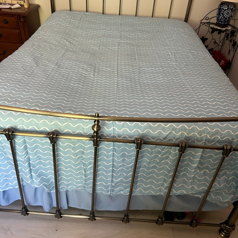 NWOT Comfort Bay Aquamarine Double Flat Sheet with White Waves